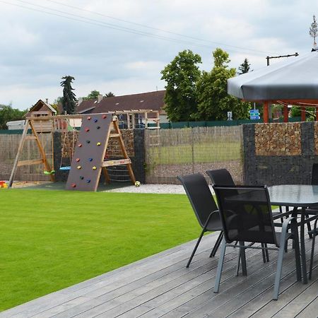 Domecek U Prahy Vila Nupaky Exterior foto