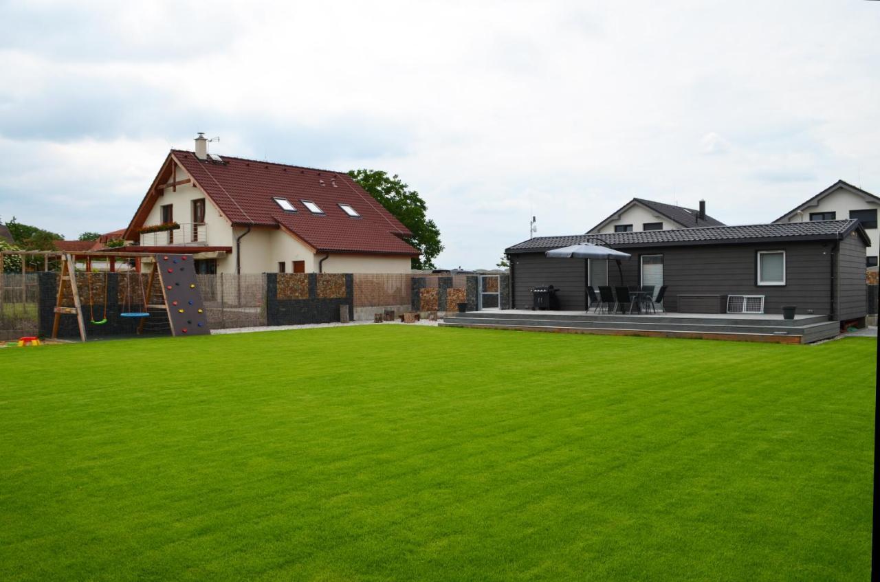 Domecek U Prahy Vila Nupaky Exterior foto