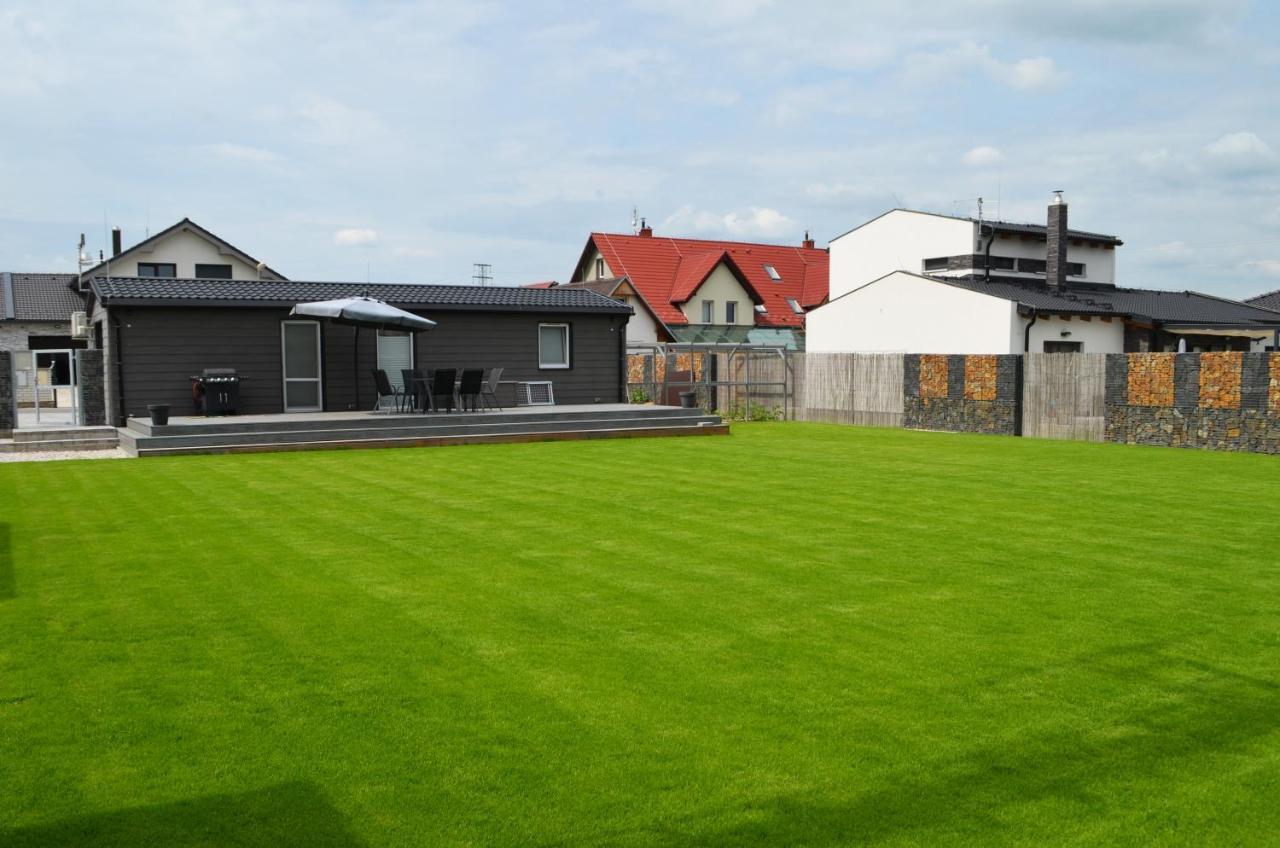 Domecek U Prahy Vila Nupaky Exterior foto