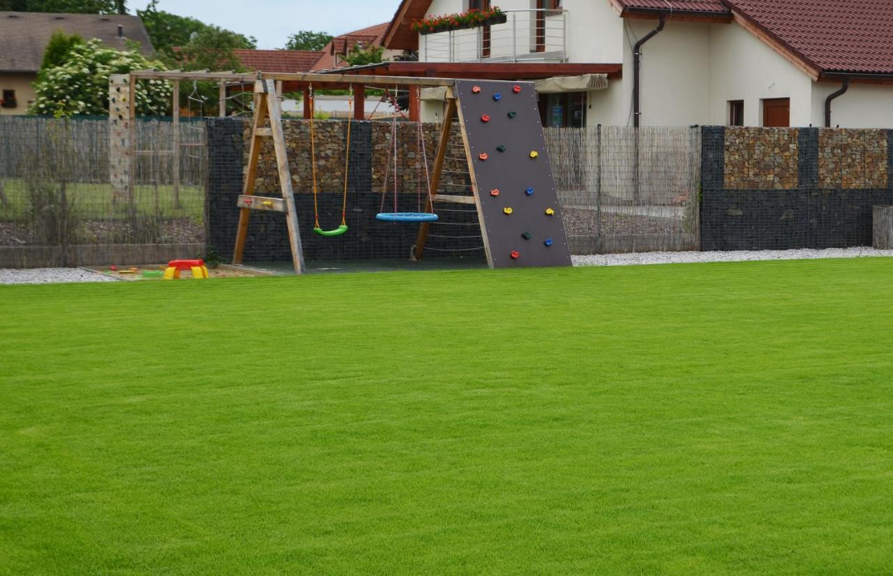 Domecek U Prahy Vila Nupaky Exterior foto