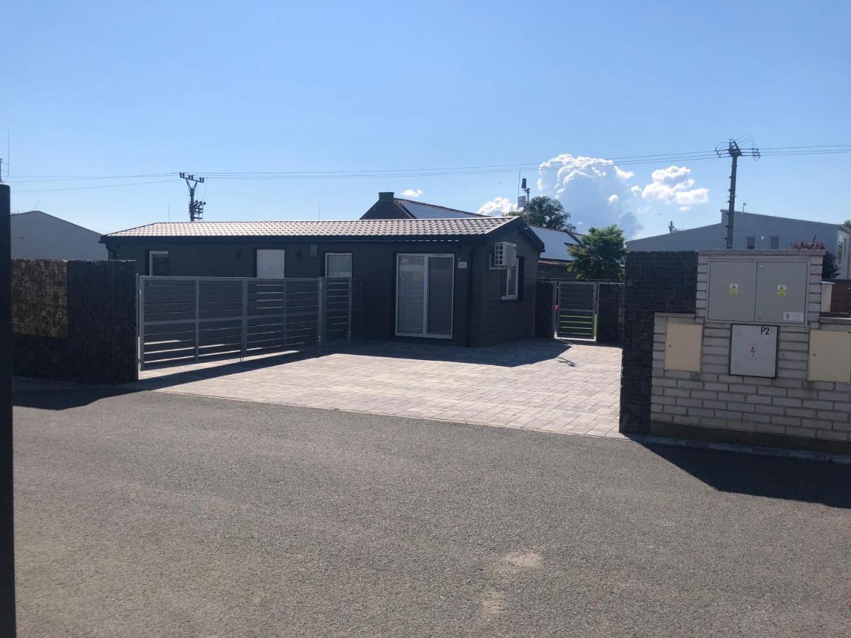 Domecek U Prahy Vila Nupaky Exterior foto
